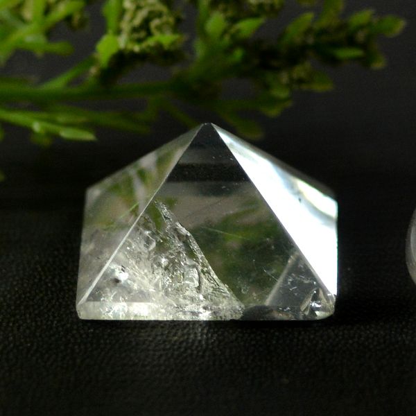 Natural Clear Quartz Gemstone Pyramid for Meditation
