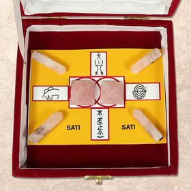 Sati Crystal Grid Box with 4 Rose Quartz Pencils & 2 Rose Quartz Pyramids for Positive Energy, Emotional Balance & Inner Strength | Reiki Charged Healing Crystal Kit
