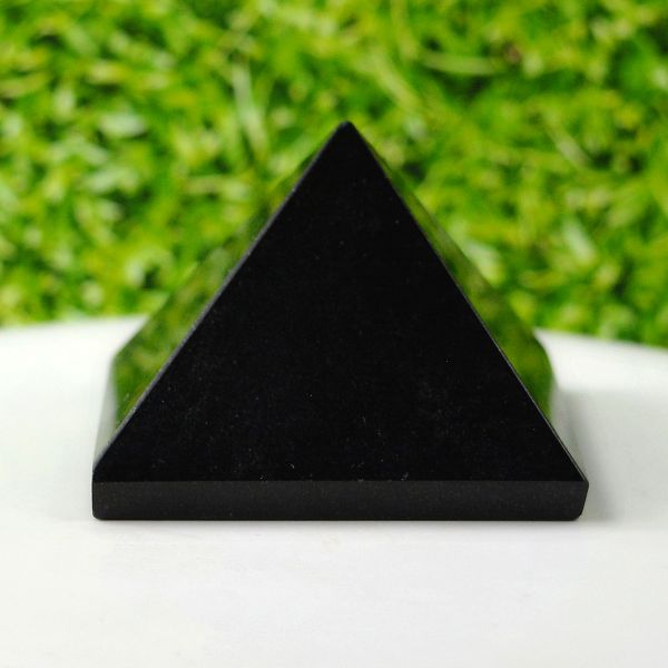 Black Agate Pyramid 40-45 mm