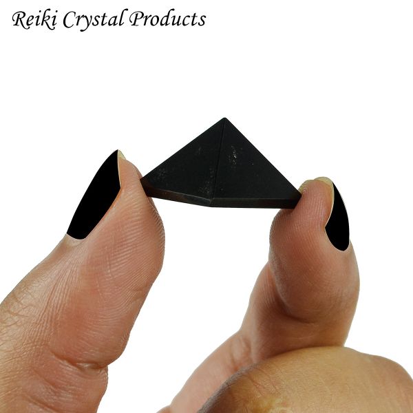Natural Black Agate Pyramid 10-15 mm