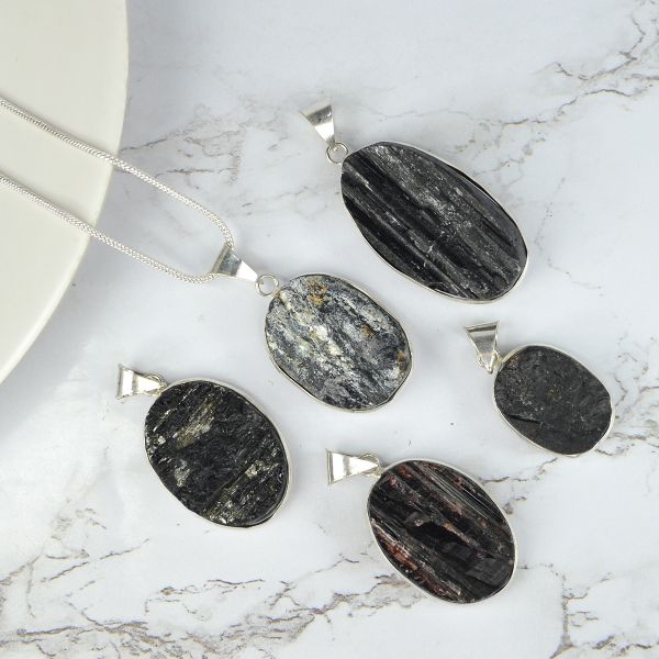 Natural AAA Quality Oval Shape Pendant - Locket with Metal Chain