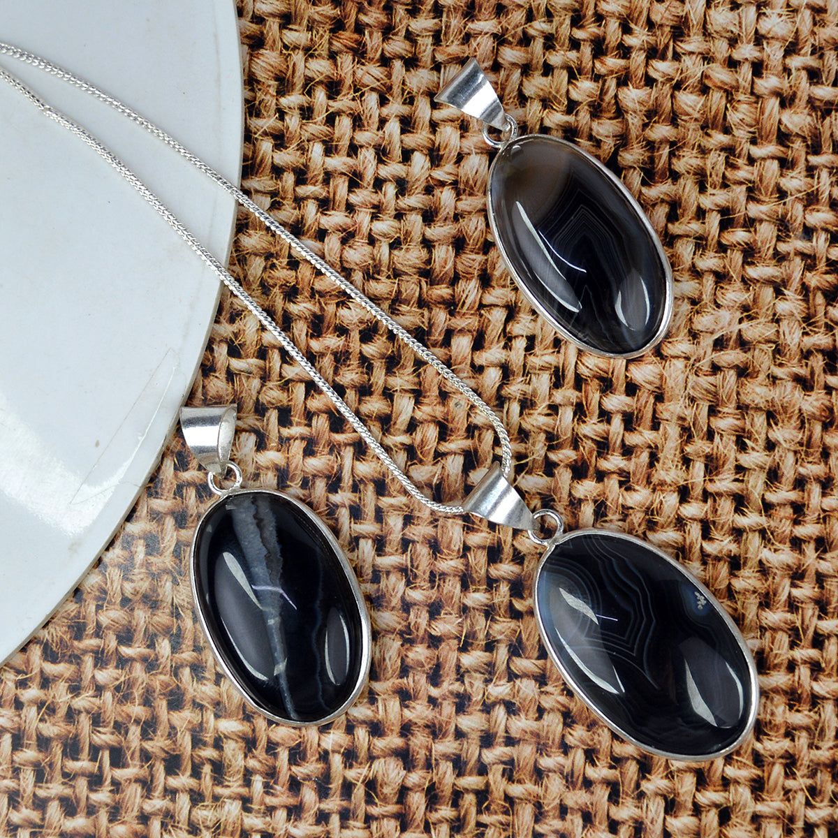 Natural AAA Quality Oval Shape Pendant - Locket with Metal Chain