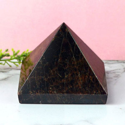 Garnet Pyramid 50-55 mm