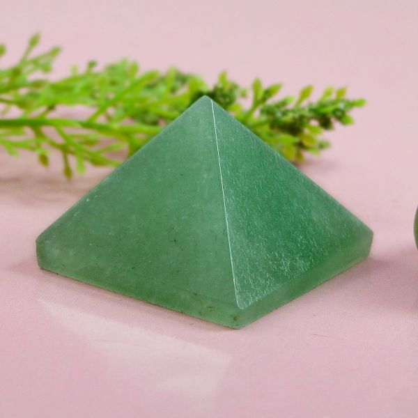 Green Aventurine Pyramid for Reiki Healing / Grid and Vastu Correction