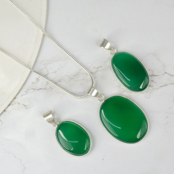 Natural AAA Quality Oval Shape Pendant - Locket with Metal Chain