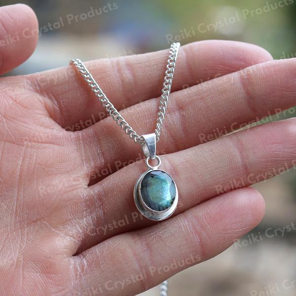 Natural AAA Labradorite Pendant with Metal Chain Natural Crystal Stone Locket for Unisex