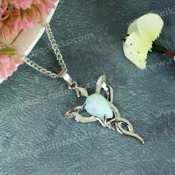 Natural Crystal Stone Butterfly Shape Pendant with Metal Chain