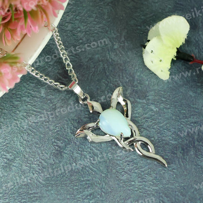 Natural Crystal Stone Butterfly Shape Pendant with Metal Chain
