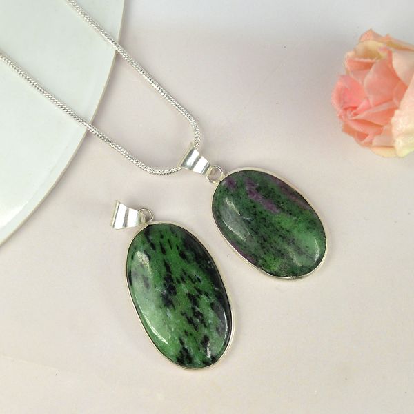 Natural AAA Quality Oval Shape Pendant - Locket with Metal Chain