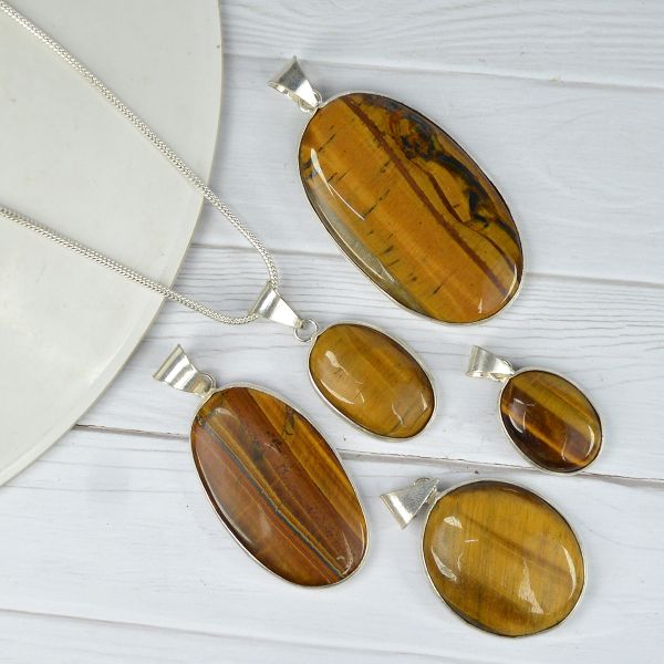 Natural AAA Quality Oval Shape Pendant - Locket with Metal Chain