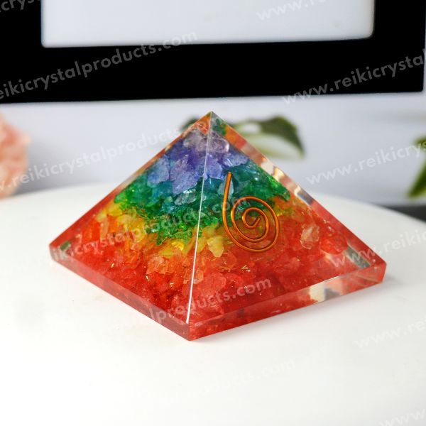 7 Chakra Dye Orgone / Orgonite Pyramid 40 mm