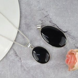 AAA Quality Black Onyx Oval Pendant With Chain