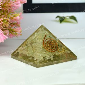 Green Jade Orgone / Orgonite Pyramid 50 mm